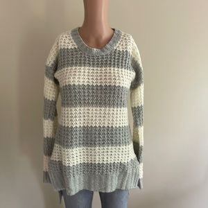 rue 21 open weave-long grey white sweater size medium
